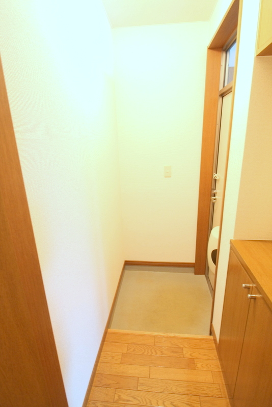 玄関　明るい玄関がお出迎えです☆