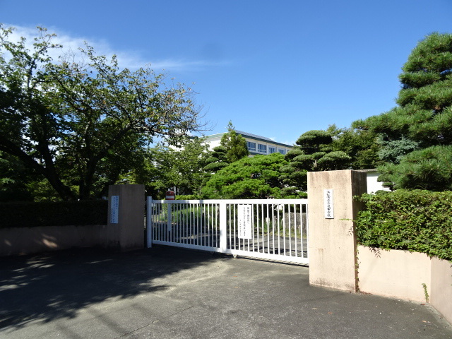 中学校　与進中学校（中学校）まで643m