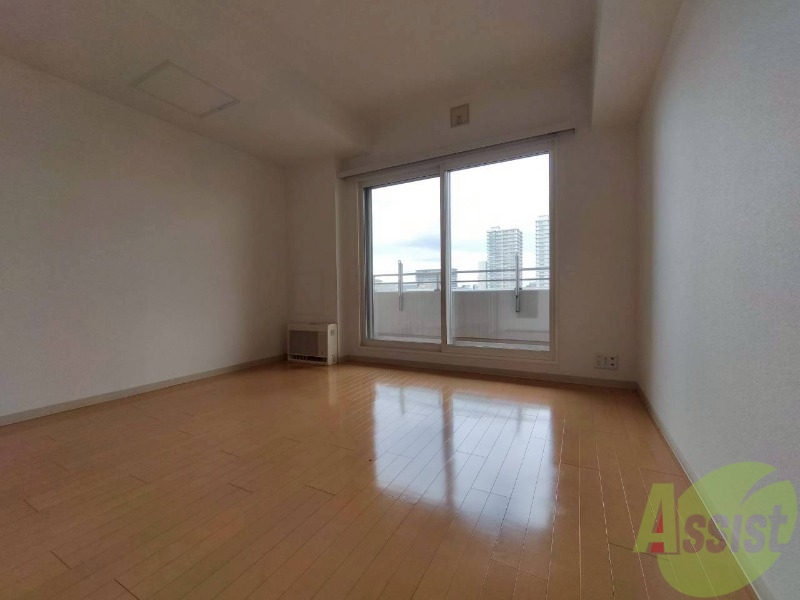 その他部屋・スペース　木目のフローリングが落ち着いた印象ですね。