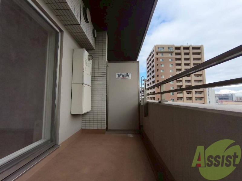 バルコニー　バルコニーは幅があり、広い印象を受けました。