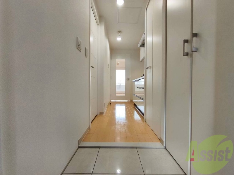 玄関　玄関の様子です。明るい印象ですね。気分もあがりそう。