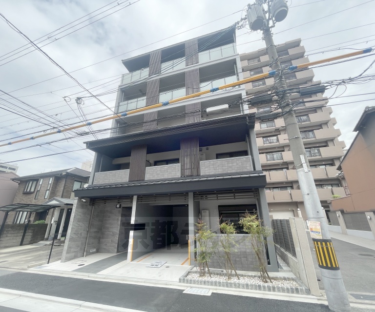 地下鉄烏丸線 四条駅 徒歩9分 築1年