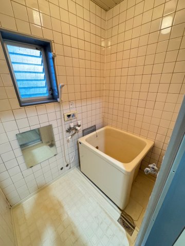 バス・シャワールーム　同間取り・別の部屋の写真です。