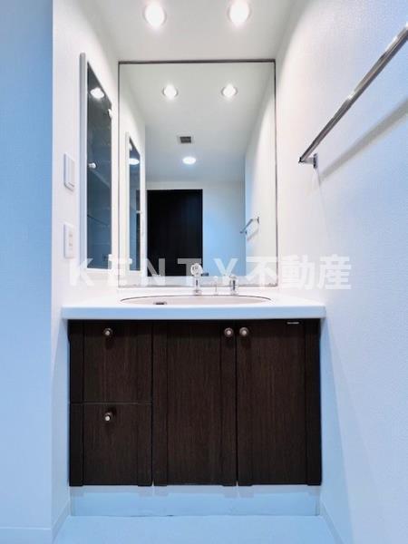 洗面設備　脱衣スペースもあります