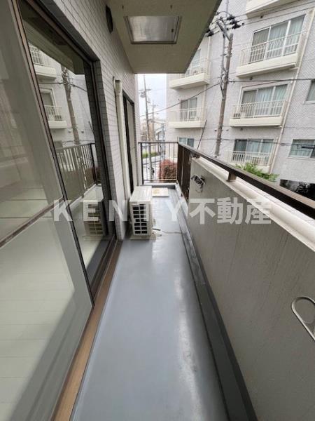 バルコニー　バルコニーからの眺めを楽しみながら食事をしませんか