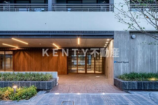 エントランス　落ち着いたエントランスです