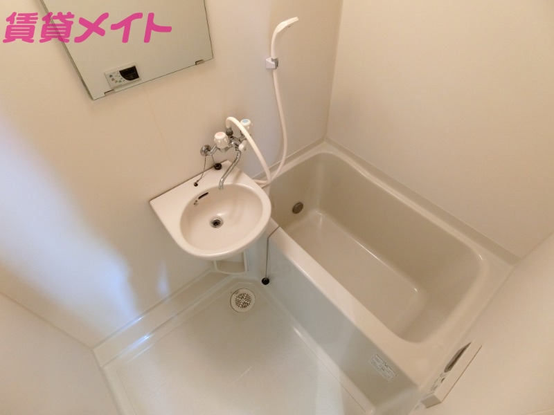 バス・シャワールーム　別部屋写真です