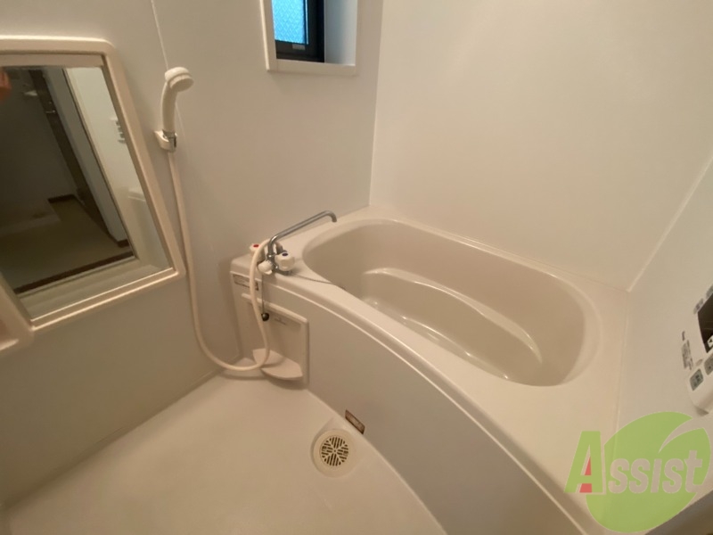 バス・シャワールーム　追い焚き機能が付いているのでいつでも温かいお風呂に入れますよ