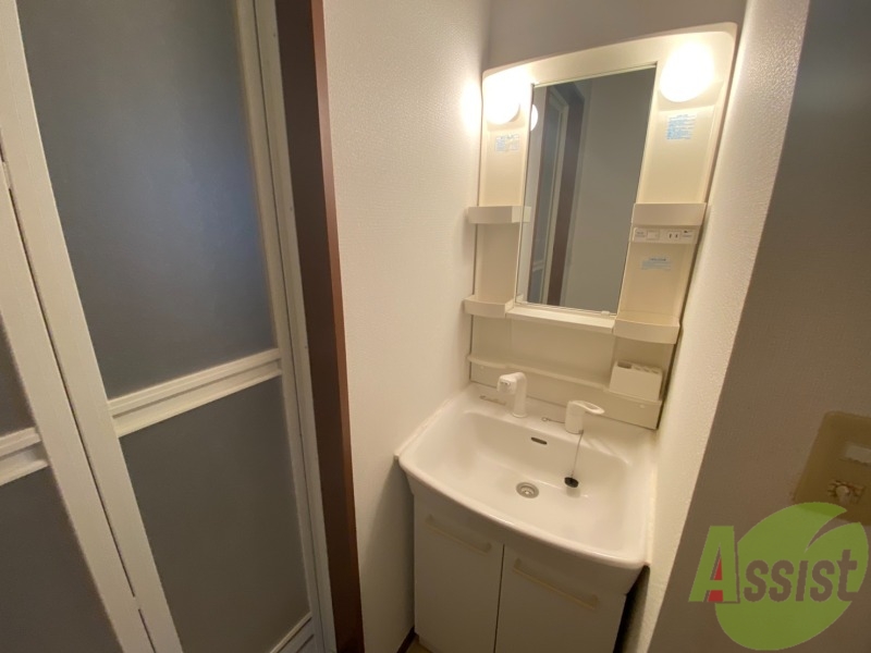 洗面設備　洗面台は独立しています。朝の身支度はこちらでどうぞ～