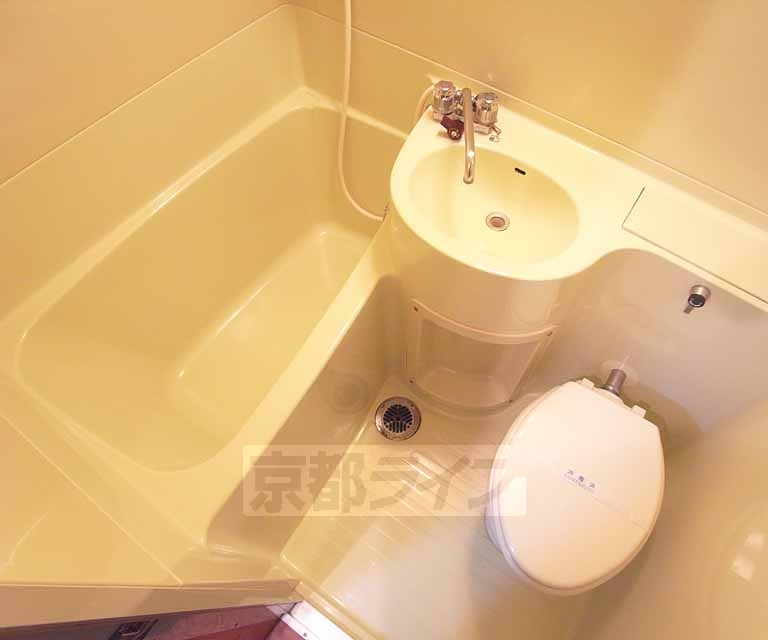 バス・シャワールーム　３点ユニットバスです。