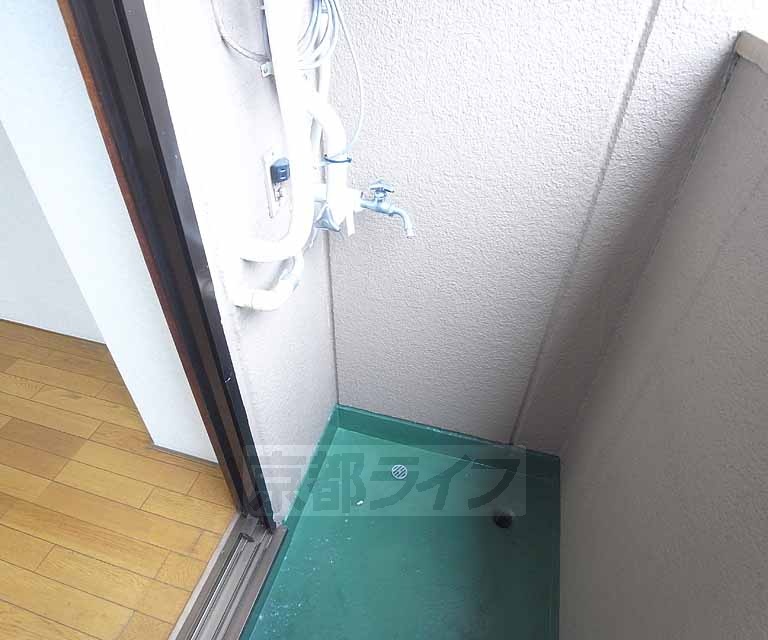 洗面設備　洗濯機はベランダ置きです。