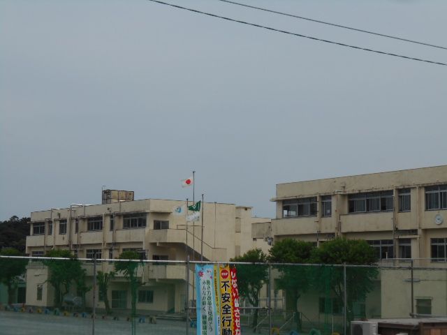 小学校　磐田市立磐田北小学校（小学校）まで1058m
