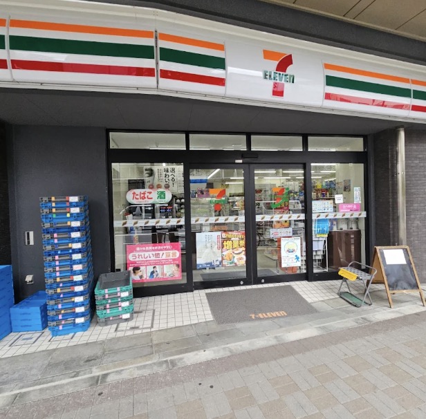 コンビニ　セブンイレブン江東亀戸4丁目店（コンビニ）まで242m