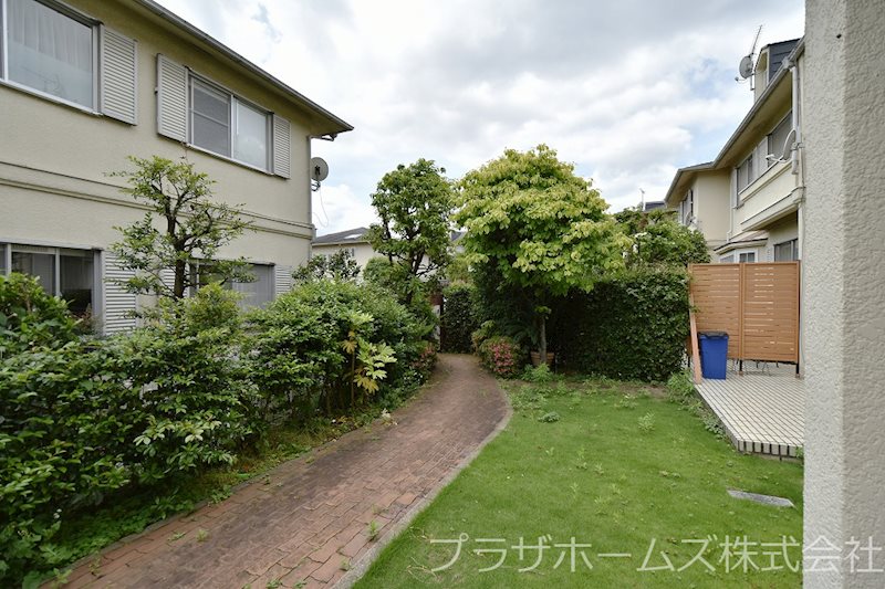バルコニー　隣接家屋と近接していないのがいいです
