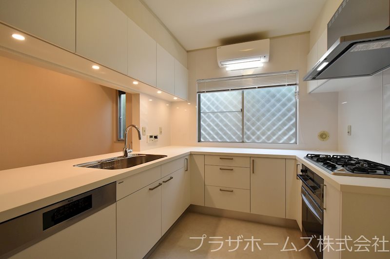 キッチン　外国人賃貸住宅らしいキッチン