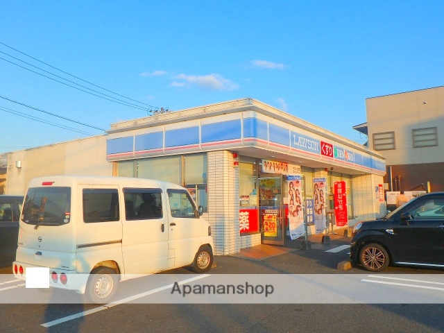 コンビニ　ローソン（コンビニ）まで688m