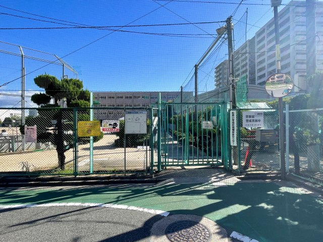 小学校　高槻市立松原小学校（小学校）まで486m