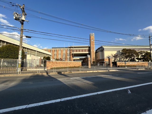 高校・高専　高槻中学校・高槻高等学校（高校・高専）まで923m