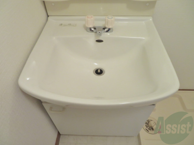 洗面設備　忙しい朝の味方、独立洗面台があるのは嬉しいですね。