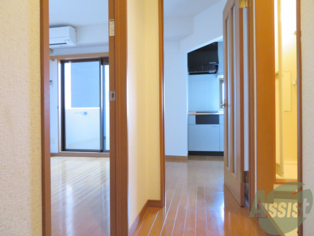 玄関　玄関から撮影してみました。開放感がありますね。