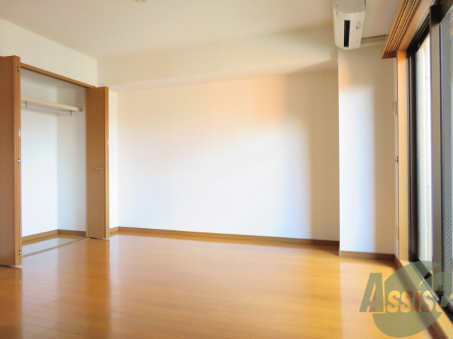 居室・リビング　陽の光が差し込む明るいお部屋は気持がいいですね～