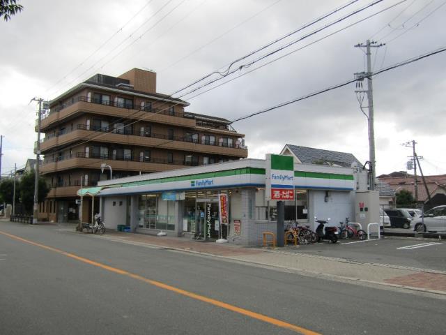 コンビニ　ファミリーマート（コンビニ）まで583m