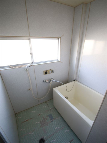 バス・シャワールーム　追焚付　窓があり換気良好