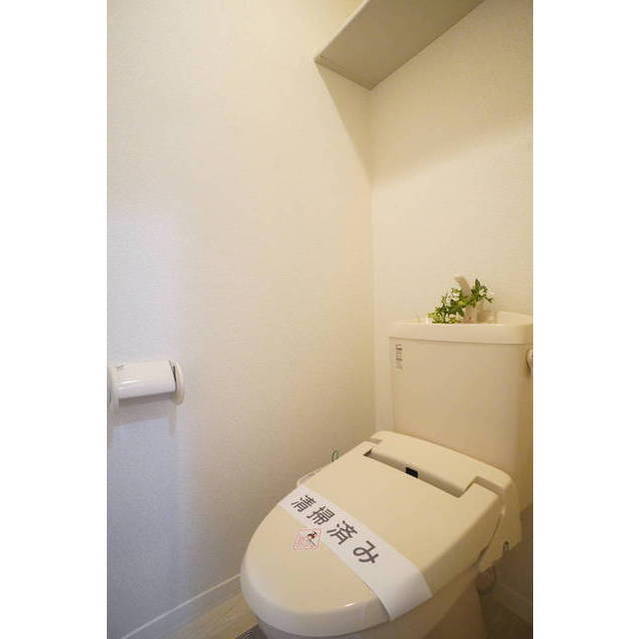 トイレ　衛生的で快適に使えるウォシュレット付きトイレを完備。