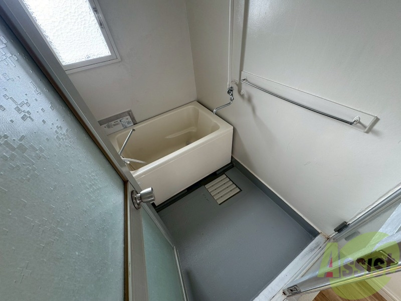 バス・シャワールーム　ユニットバスです。疲れを癒すのに欠かせませんね！