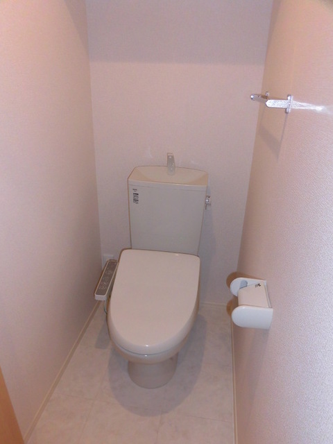 トイレ　１０６　温水洗浄暖房便座