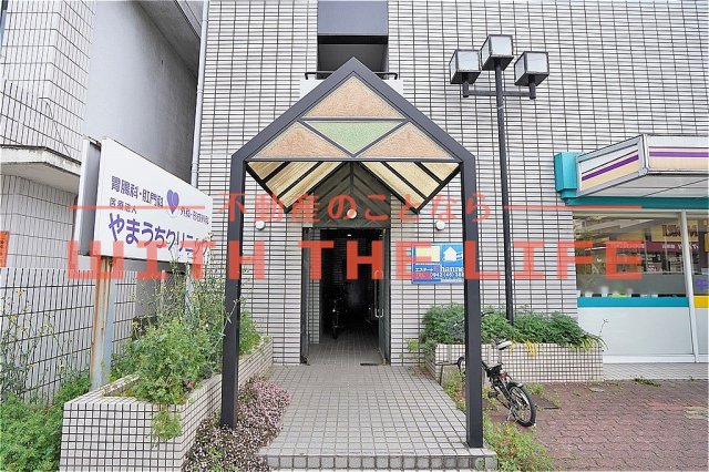 エントランス　個人の部屋や寝室として使える洋室です