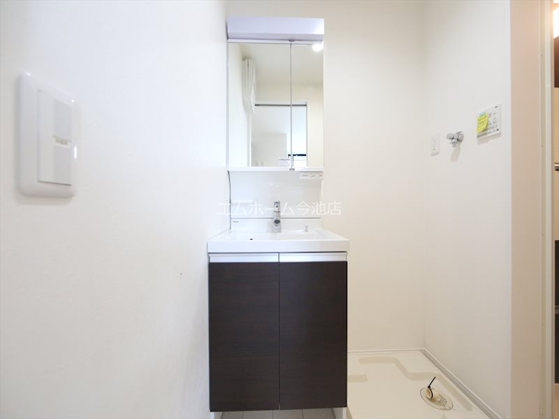 洗面設備　脱衣所　独立洗面台（シャンプードレッサー付）