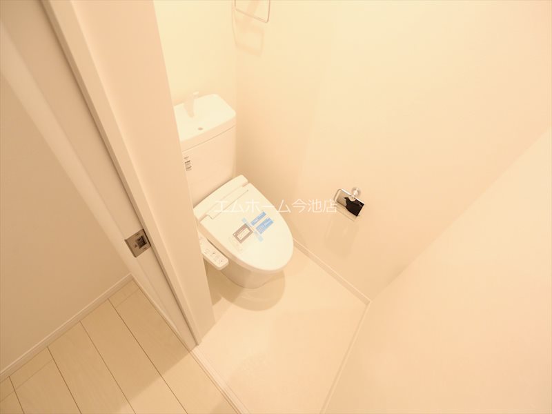 トイレ　温水洗浄便座付トイレ