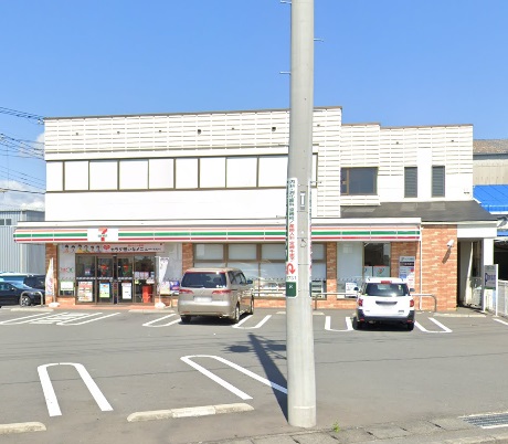 コンビニ　セブンイレブン（コンビニ）まで1242m