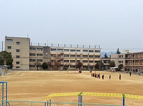 小学校　西宮市立鳴尾北小学校（小学校）まで712m
