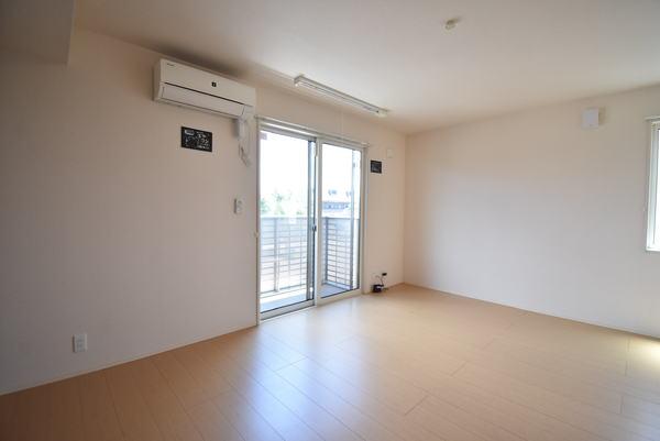 居室・リビング　※同物件別室※