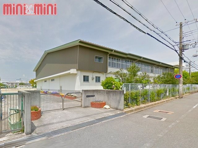 小学校　明石市立貴崎小学校（小学校）まで558m