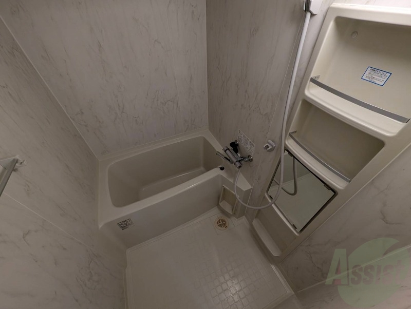 バス・シャワールーム　バスルームはこちらです。広々としてゆったり休めます。