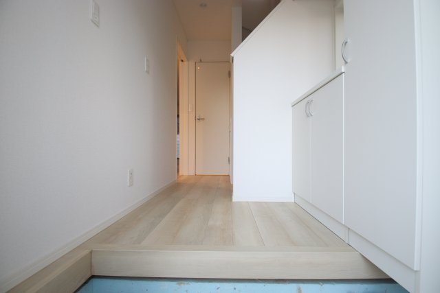 玄関　※別号室参考写真の為現状優先となります