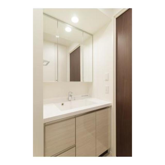 洗面設備　※写真は同タイプ住戸です。