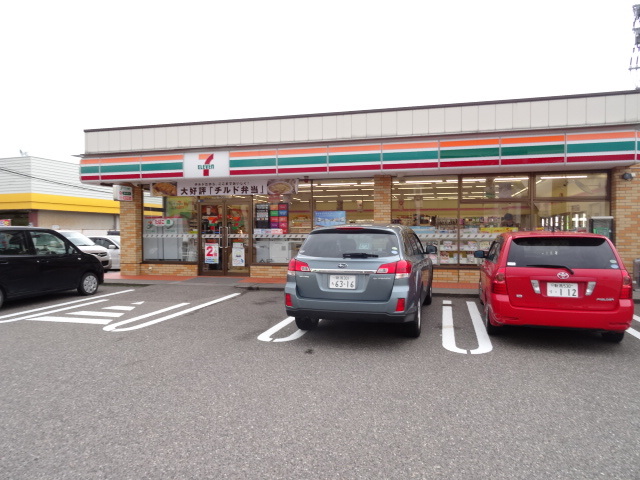 コンビニ　セブンイレブン新潟紫竹山店（コンビニ）まで736m