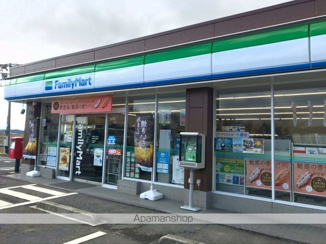 コンビニ　ファミリーマート（コンビニ）まで1079m