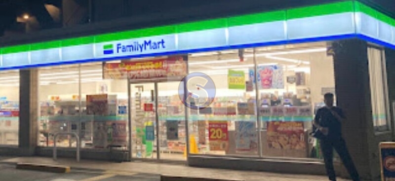 コンビニ　ファミリーマート常盤町二丁目店（コンビニ）まで107m