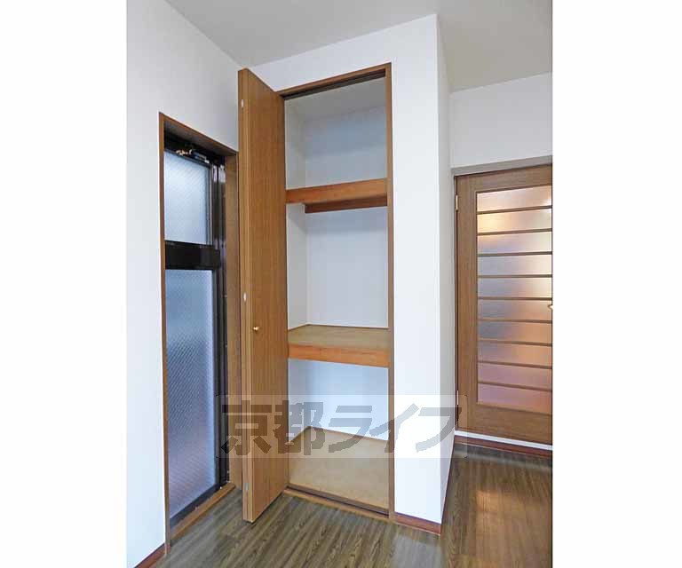 収納　広々とした収納です。