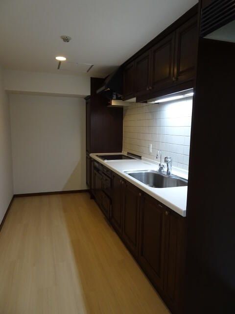 キッチン　コンパクトなキッチンで掃除もラクラク