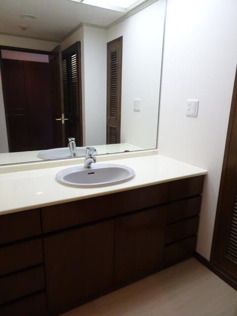 洗面設備　コンパクトで使いやすい洗面所