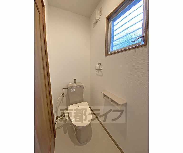 トイレ　１階の洗浄機能付きトイレです。