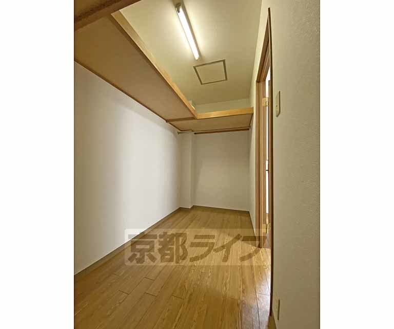 収納　１０帖洋室のウォークインクローゼットです。
