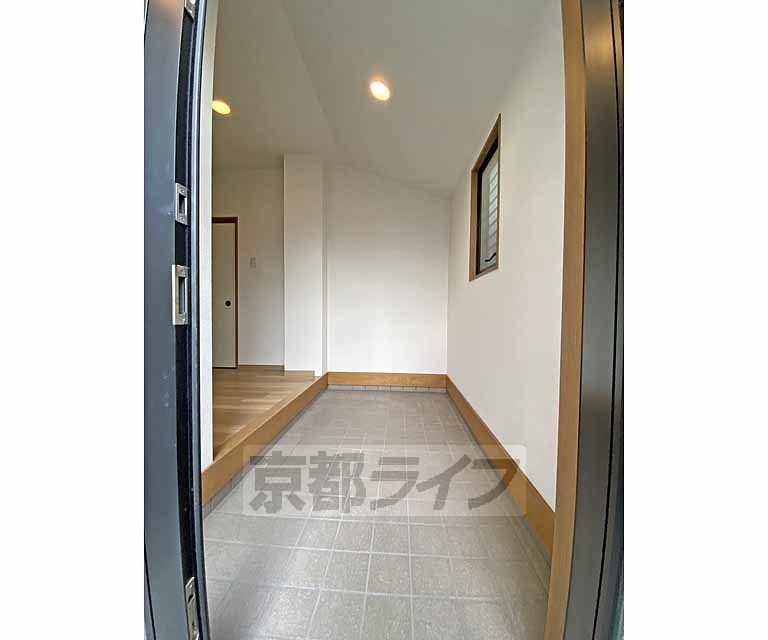 玄関　広々とした玄関です。