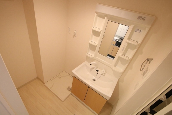 洗面設備　忙しい朝にうれしい洗髪洗面化粧台付♪